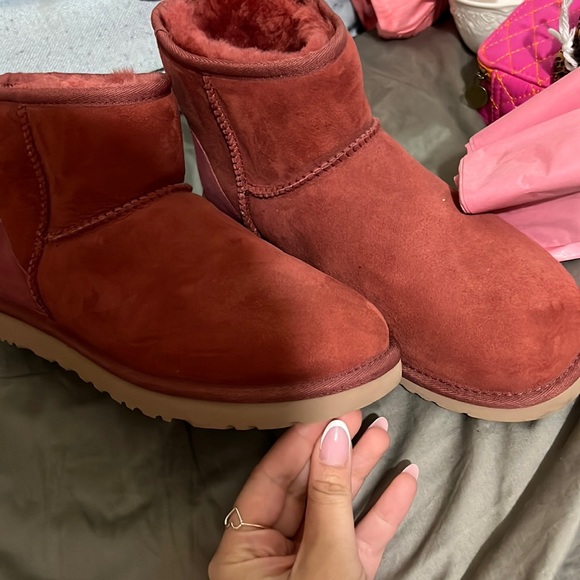 UGGS BRAND NEW NO BOX - Picture 1 of 3